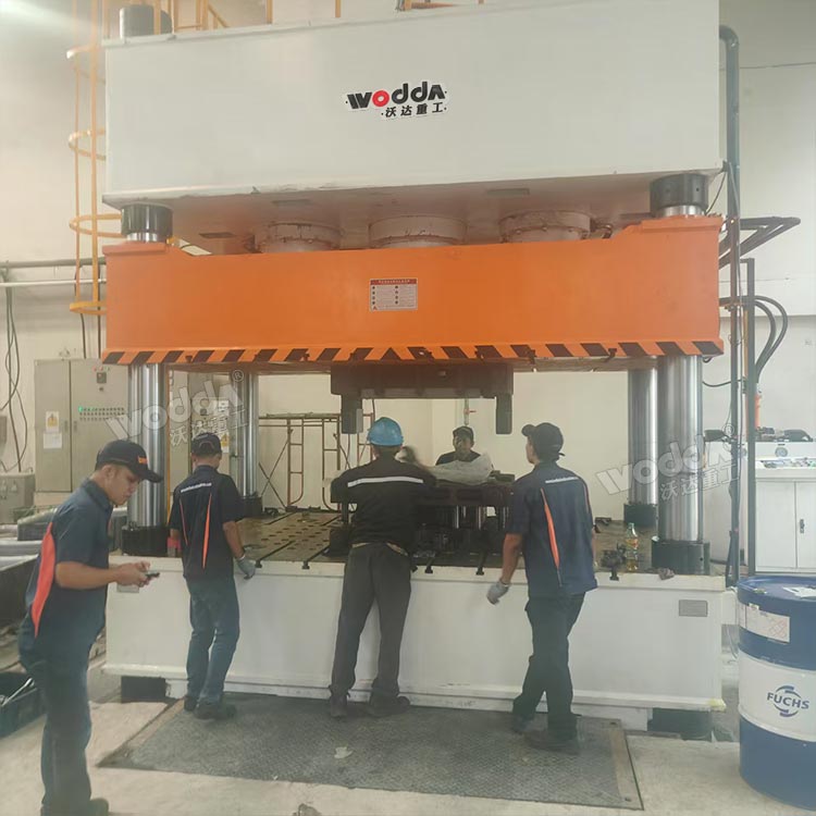 1000噸汽車(chē)變速箱油底殼成型機(jī)