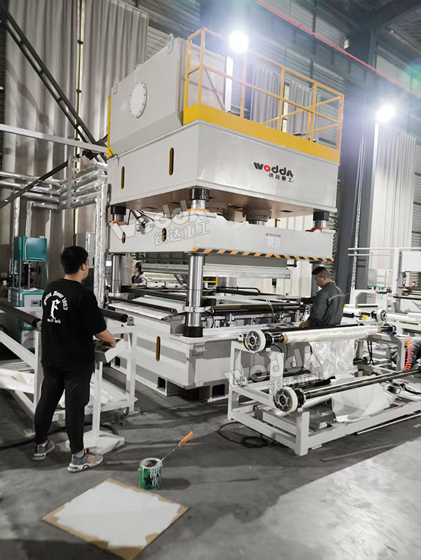 630噸復(fù)合材料成型液壓機(jī).jpg
