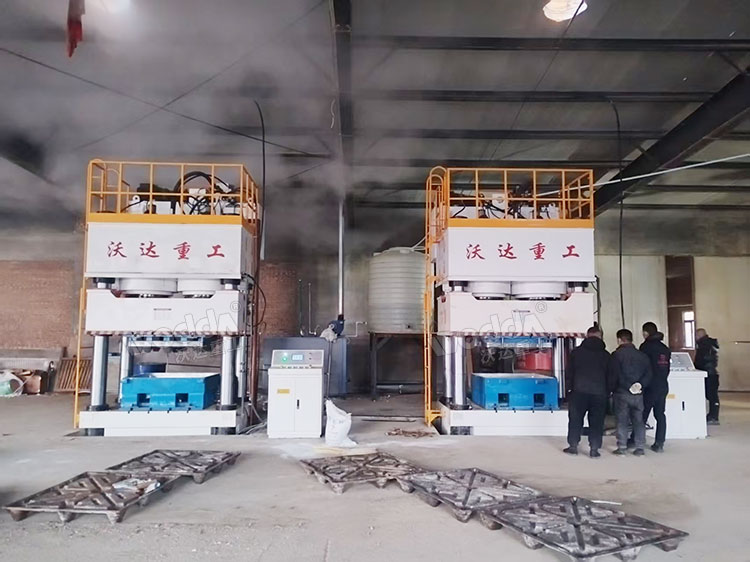 木屑托盤液壓機客戶現(xiàn)場