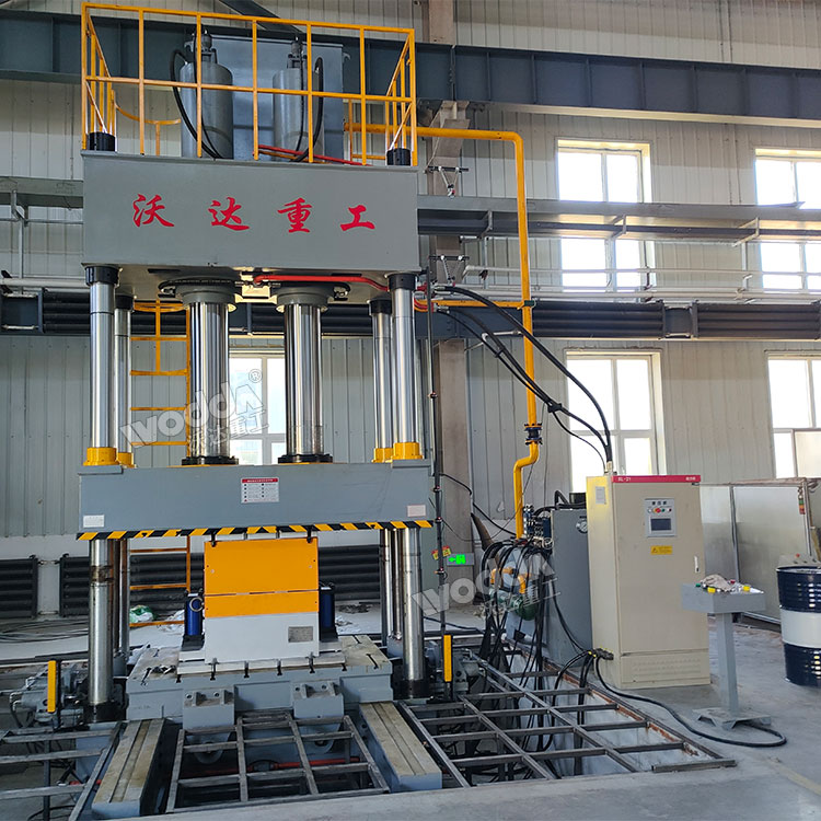 500噸防彈頭盔成型液壓機(jī)現(xiàn)場(chǎng) 500噸防彈頭盔成型液壓機(jī)現(xiàn)場(chǎng)