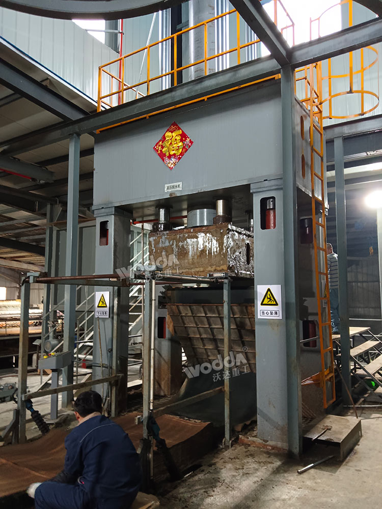 污泥壓榨機現(xiàn)場.jpg 污泥壓榨機現(xiàn)場.jpg